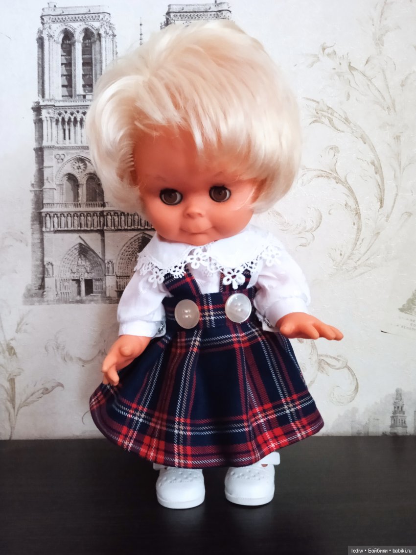 Только у Стефани - белые