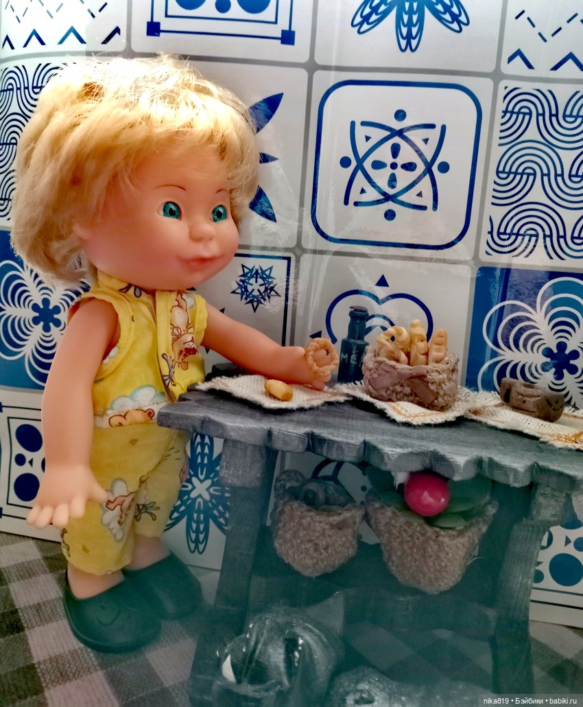 Столик из массива дерева — Мебель для кукол и домиков: фото