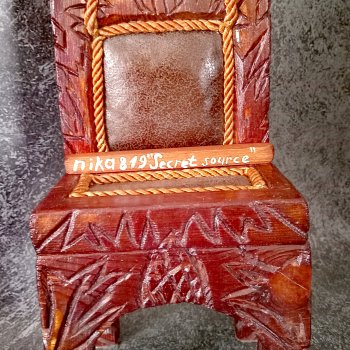 Стул из натурального дерева