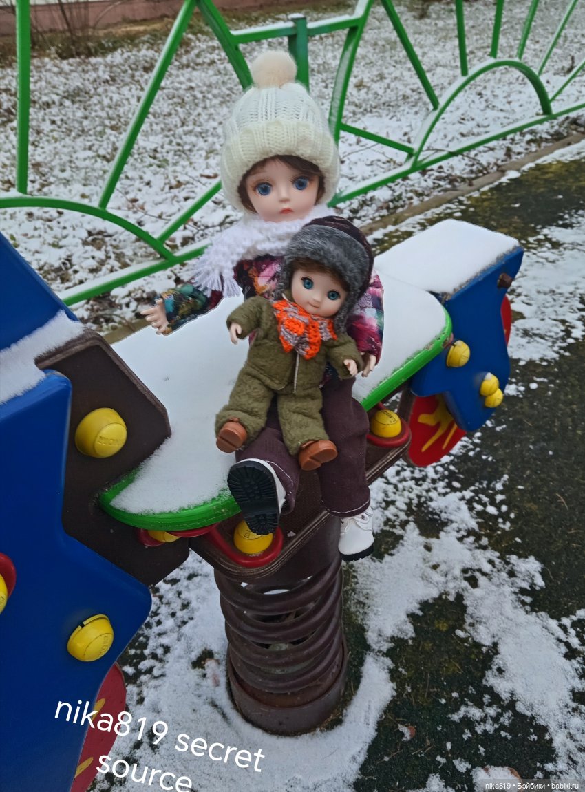 Женя и Русланчик на детской площадке (фото 8)