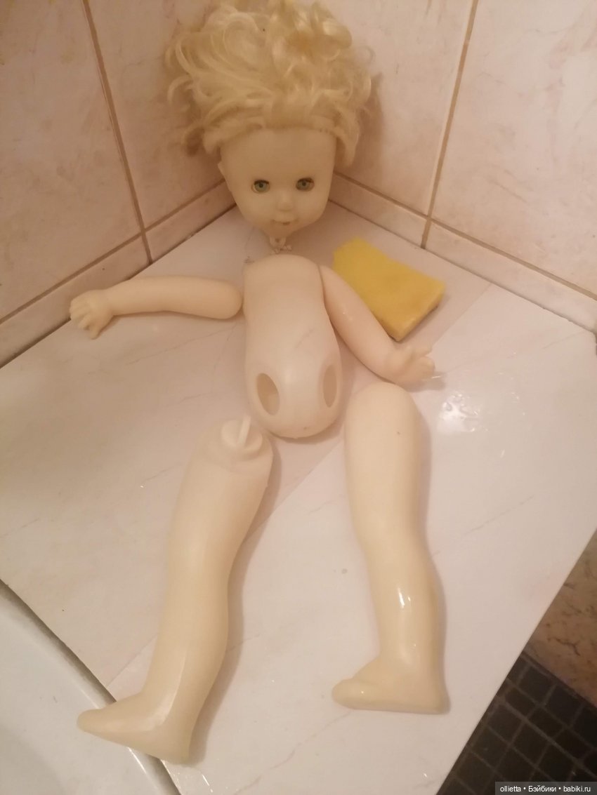 кукла пластмассовая на резинках