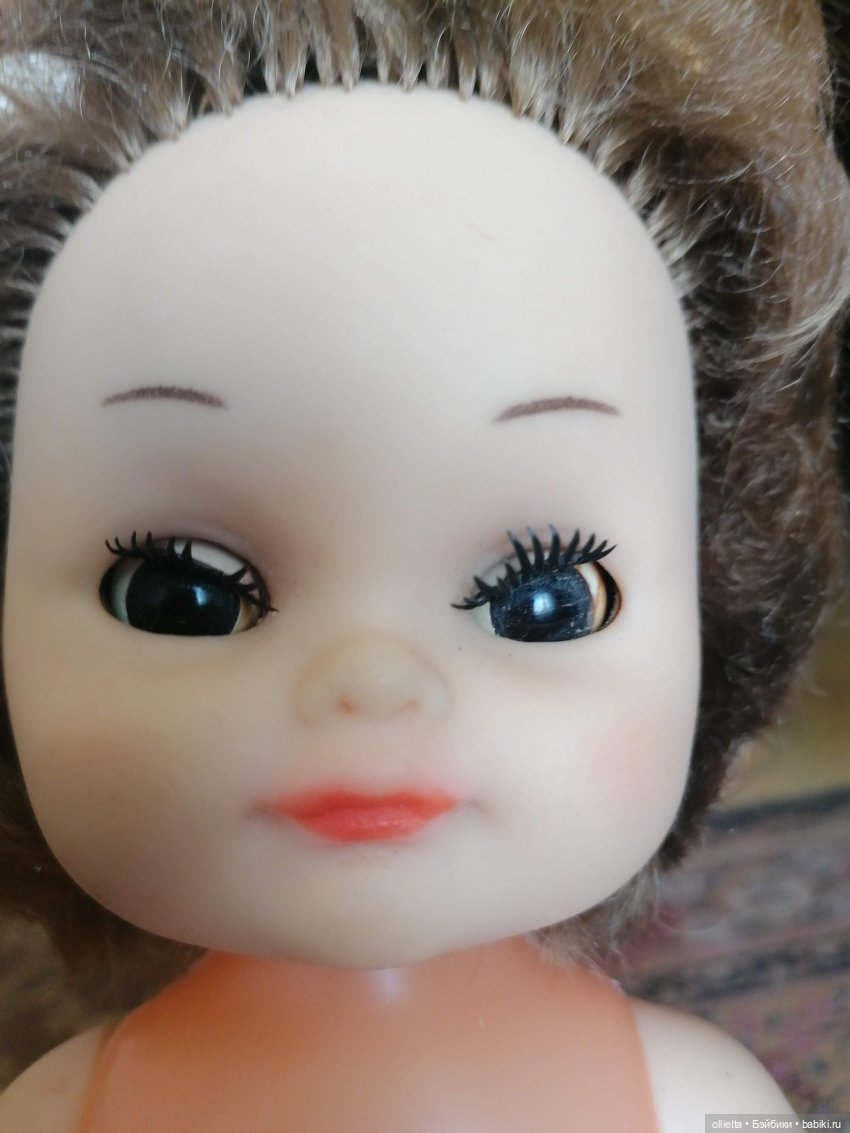 косые карие глаза куклы