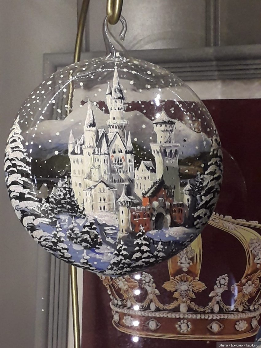 новогодний шар с изображением замка Норштейнвайн