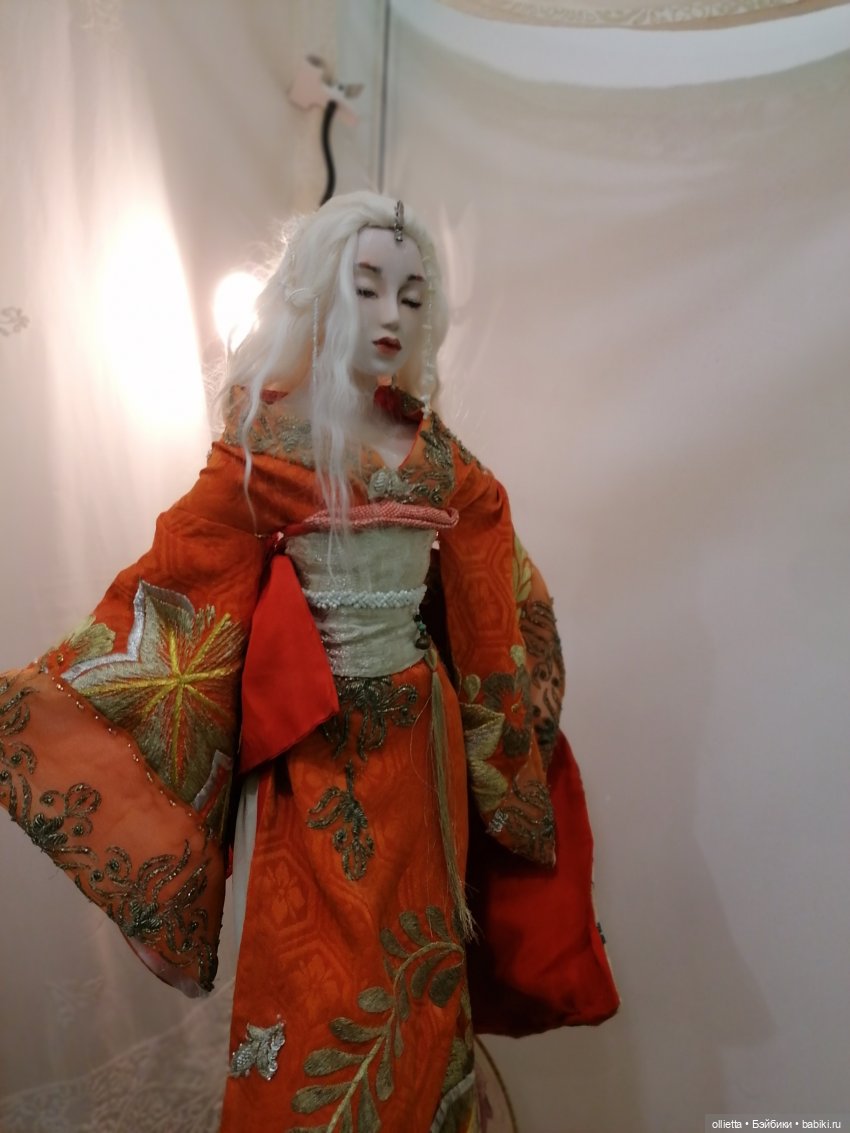 Автор куклы - Элла Ким