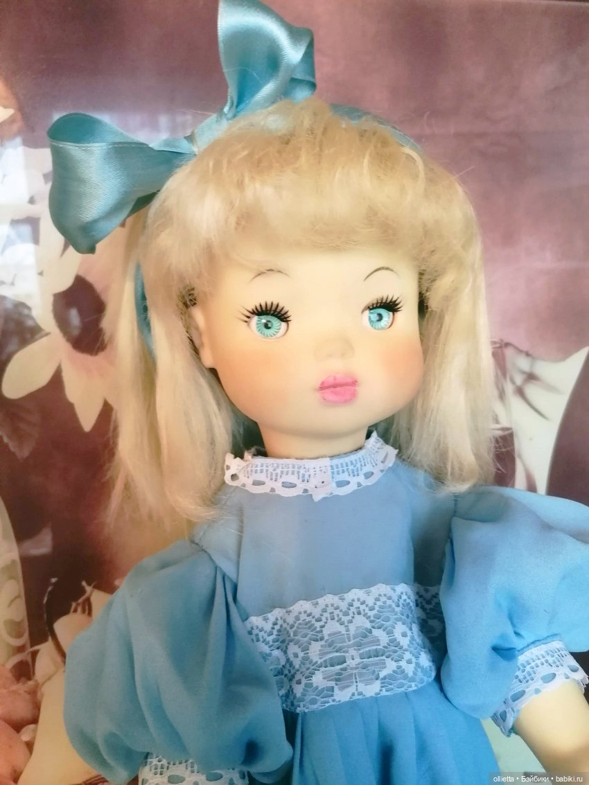 Советская кукла с голубым бантом