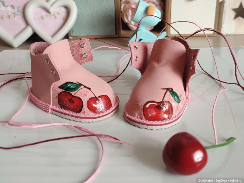 Роспись по коже на кукольной обуви (фото 4)