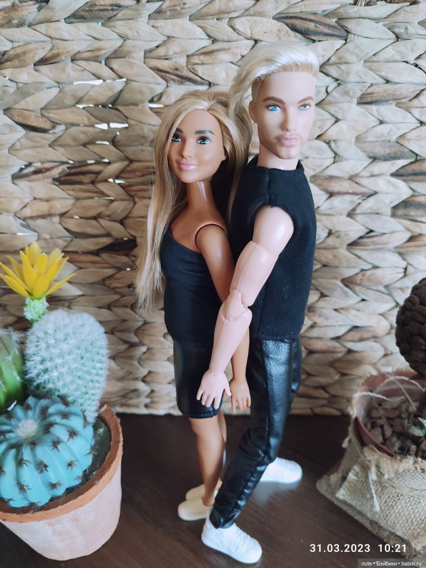 Один день из жизни кукол. Лия, Влад, Кира