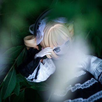 Bonbon pocket - девочка, что крепко стоит на ногах.