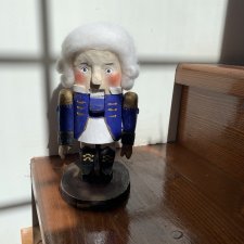 Деревянный Щелкунчик в парике