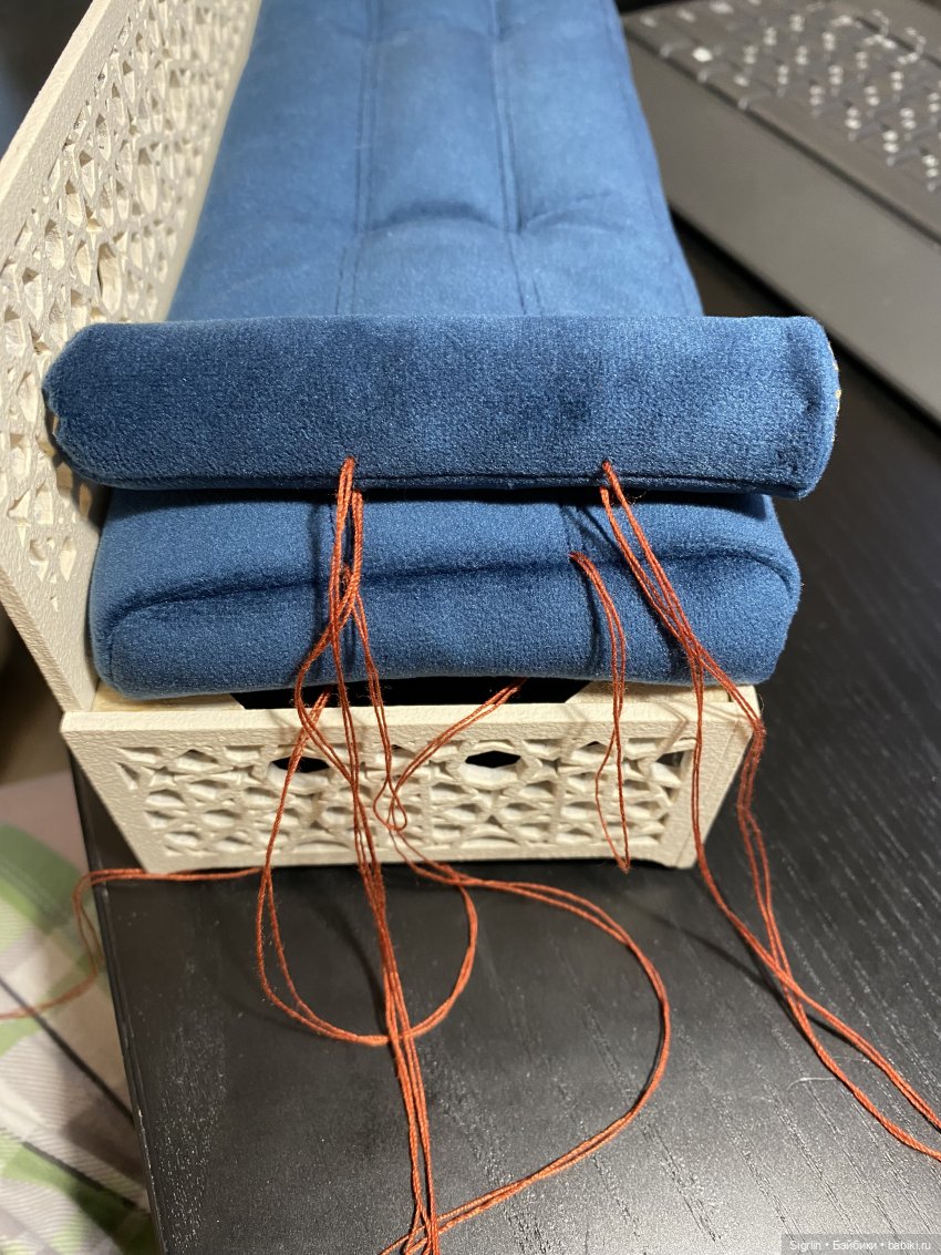 Room-shelf - Диван и лотос