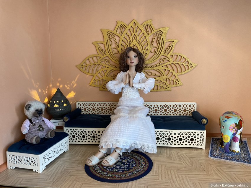 Room-shelf - Диван и лотос