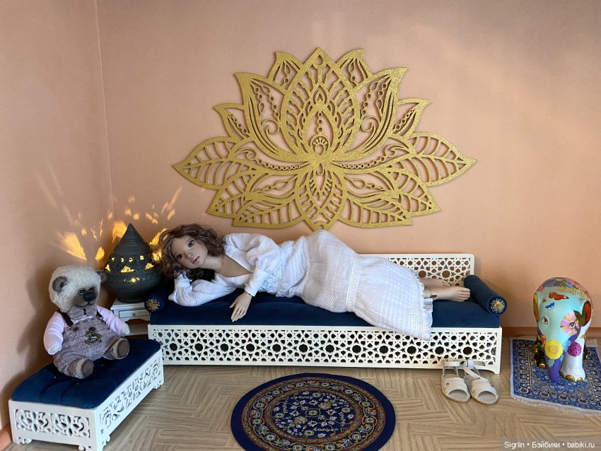 Room-shelf - Диван и лотос