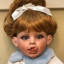 Девочка с язычком