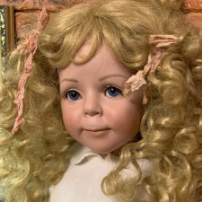 Кукла коллекционная фарфоровая