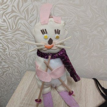 Ева сшила первую игрушку..