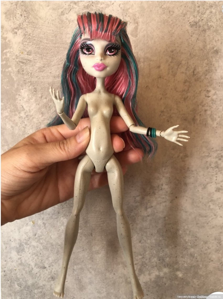 2. Лучшие зомби характеристики: Monster High Freaky Fusion Neighthan Rot Doll