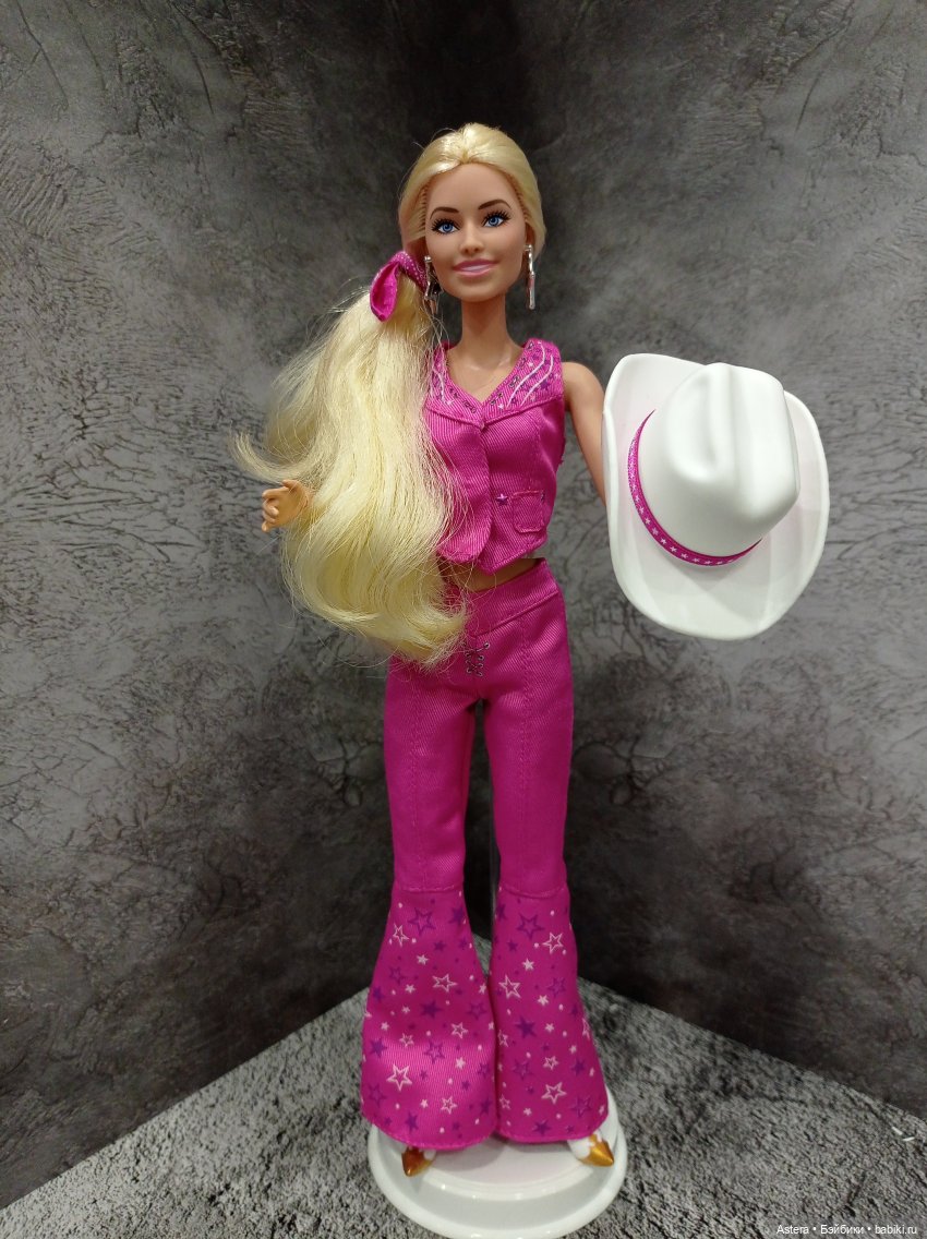Barbie The Movie в ковбойском костюме. Обзор