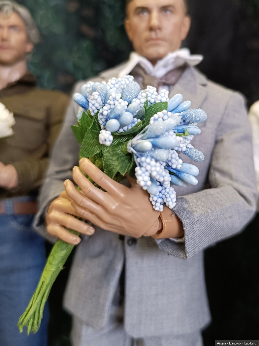 Мужчины поздравляют с 8 марта