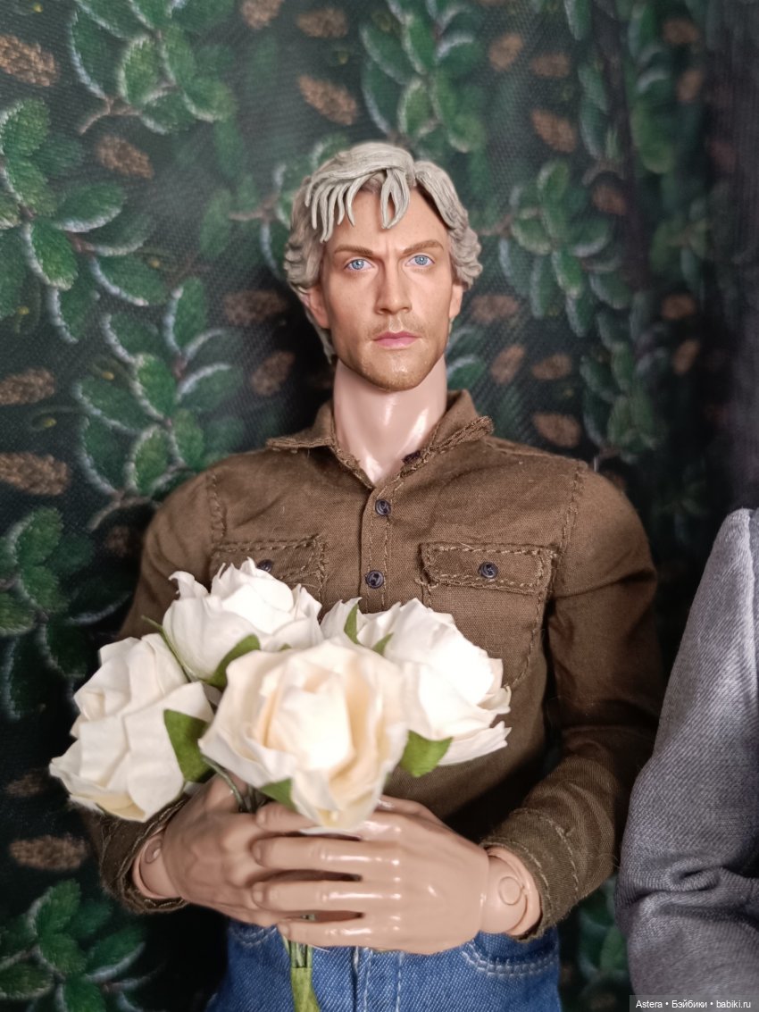 Мужчины поздравляют с 8 марта