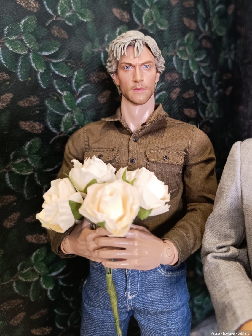 Мужчины поздравляют с 8 марта