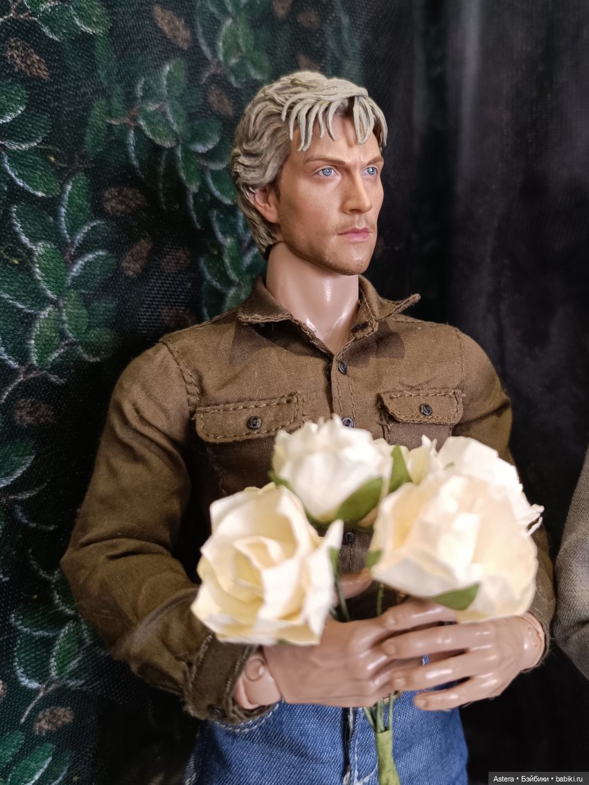 Мужчины поздравляют с 8 марта