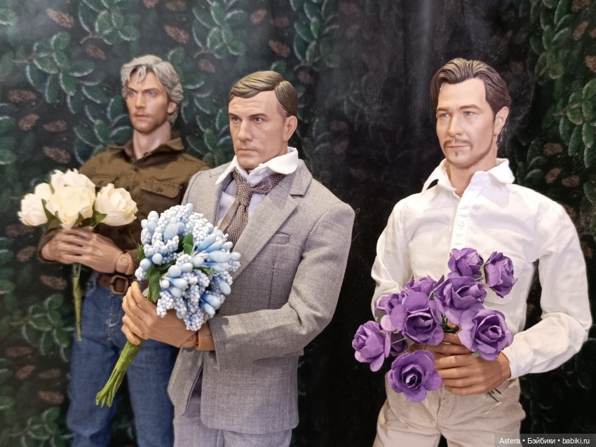 Мужчины поздравляют с 8 марта