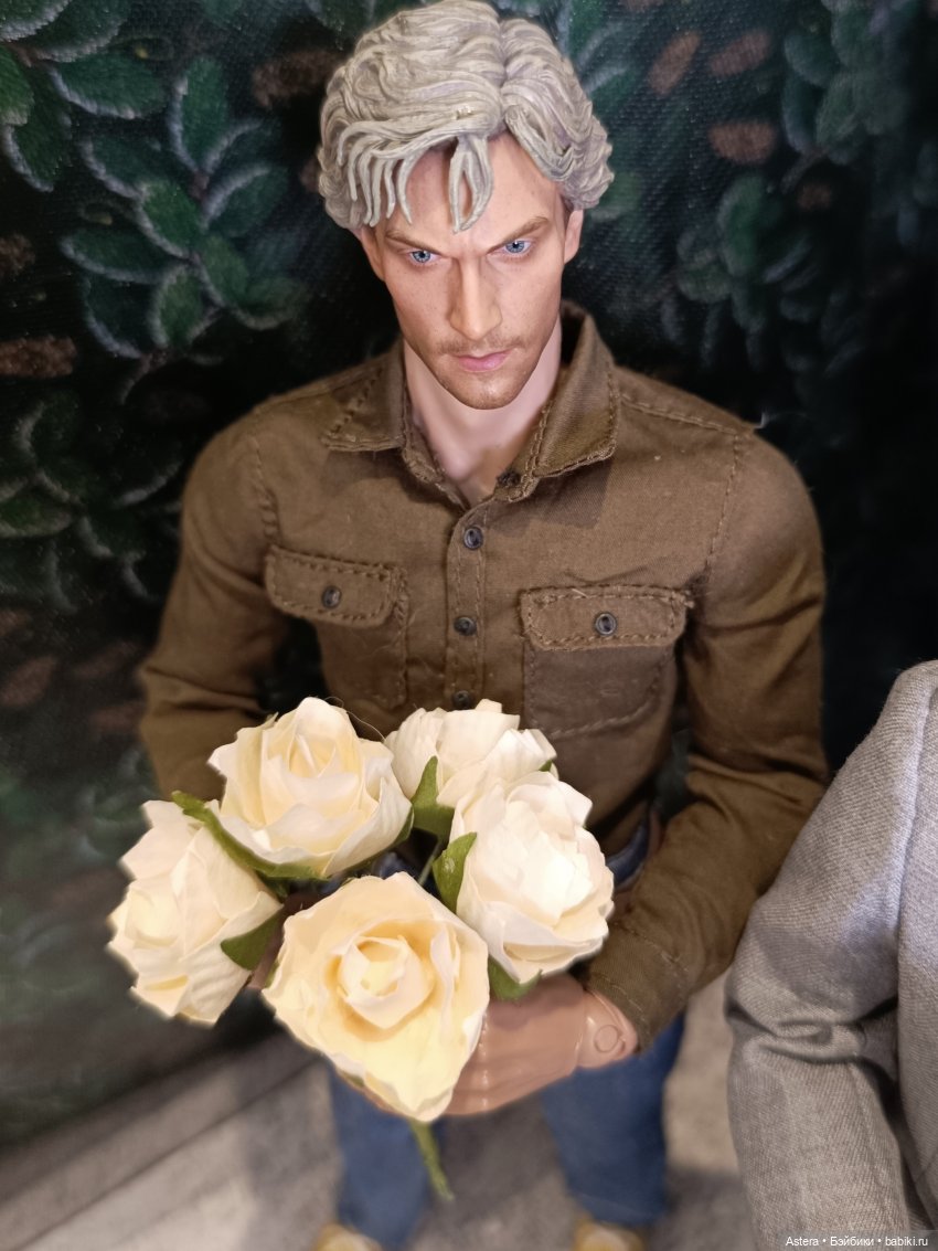 Мужчины поздравляют с 8 марта