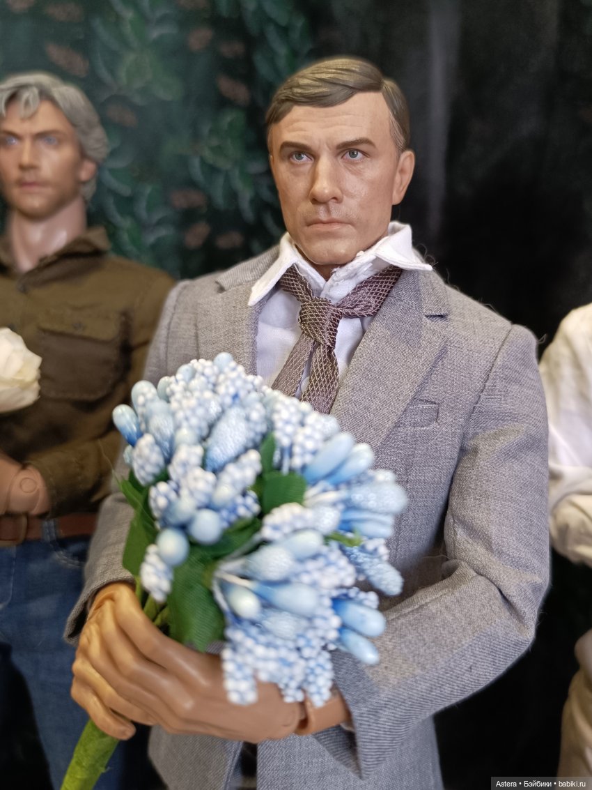 Мужчины поздравляют с 8 марта