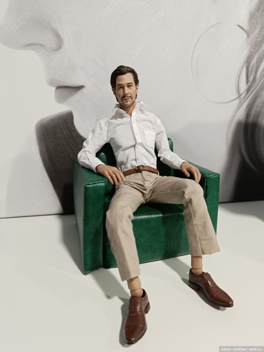 Норман и Карлуша примеряют новое кресло