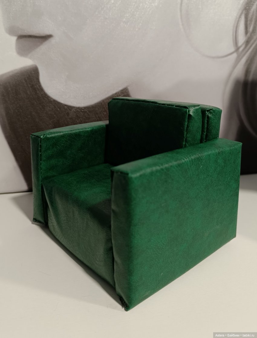 Норман и Карлуша примеряют новое кресло (фото 2)