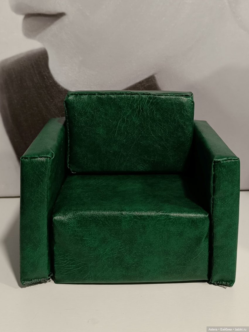 Норман и Карлуша примеряют новое кресло