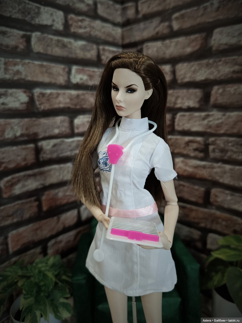 Грустная Лесли | Бэйбики Грустная Лесли — Куклы Integrity Toys (Интегрити): Poppy Parker