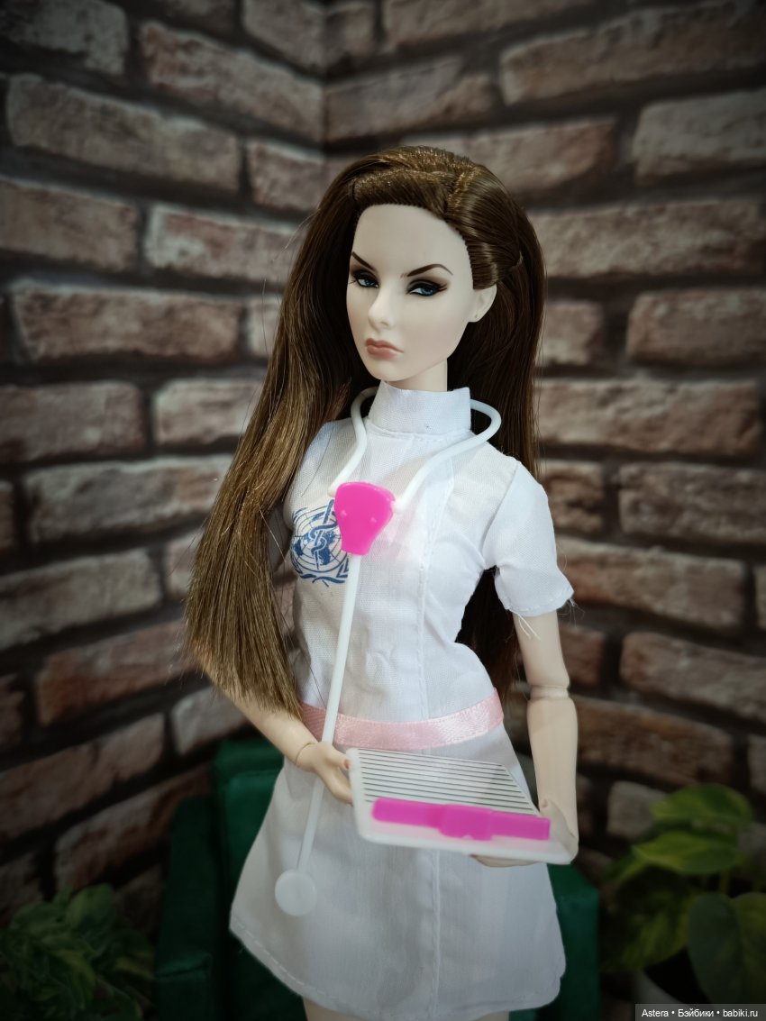 Грустная Лесли | Бэйбики Грустная Лесли — Куклы Integrity Toys (Интегрити): Poppy Parker