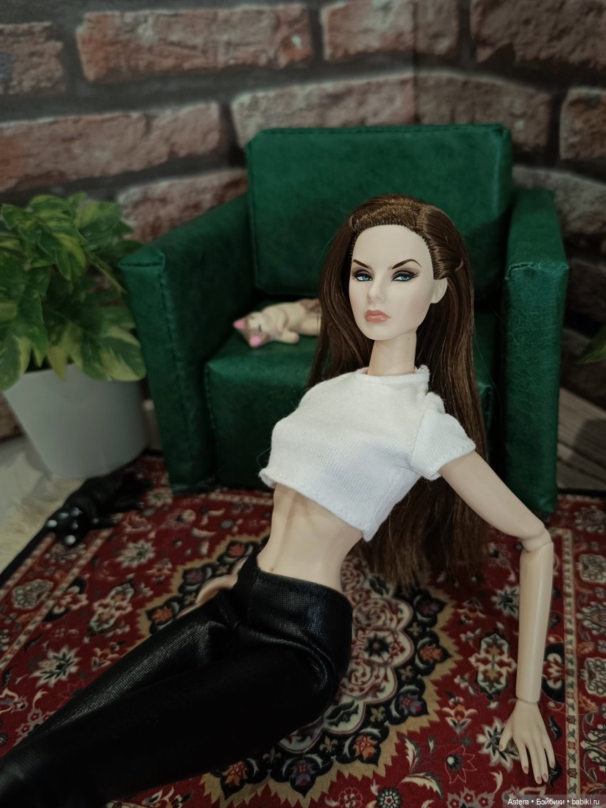 Грустная Лесли | Бэйбики Грустная Лесли — Куклы Integrity Toys (Интегрити): Poppy Parker