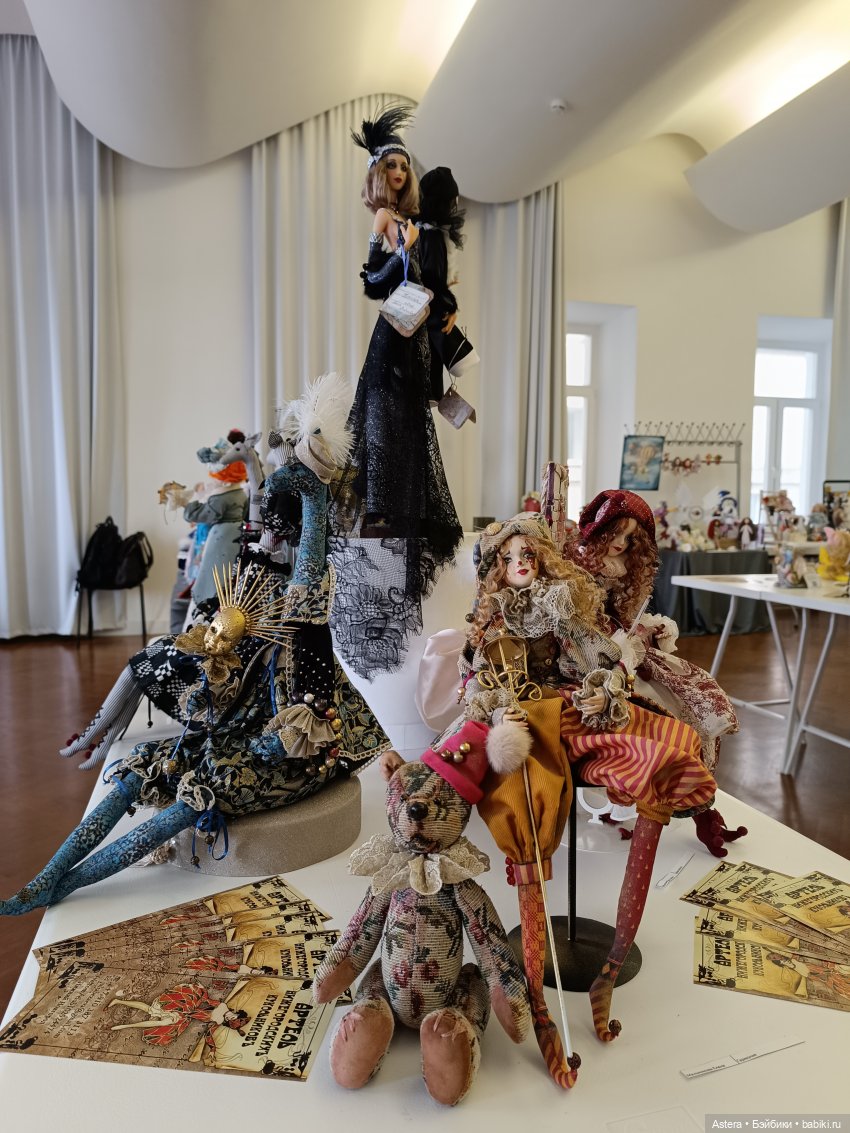 Пролетая над городом. Выставка кукол (фото 2)