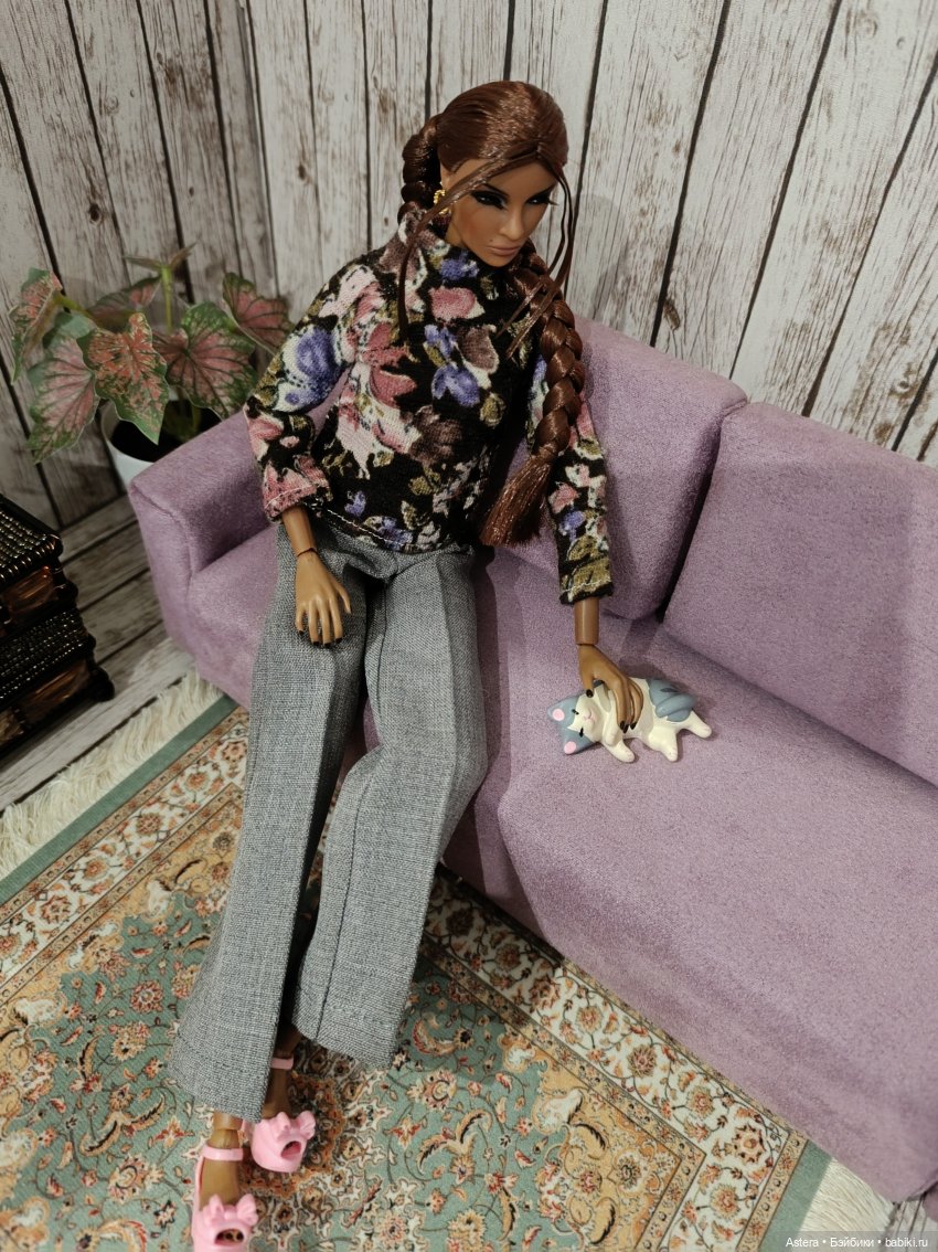 Двое на диване, не считая кота (фото 3)