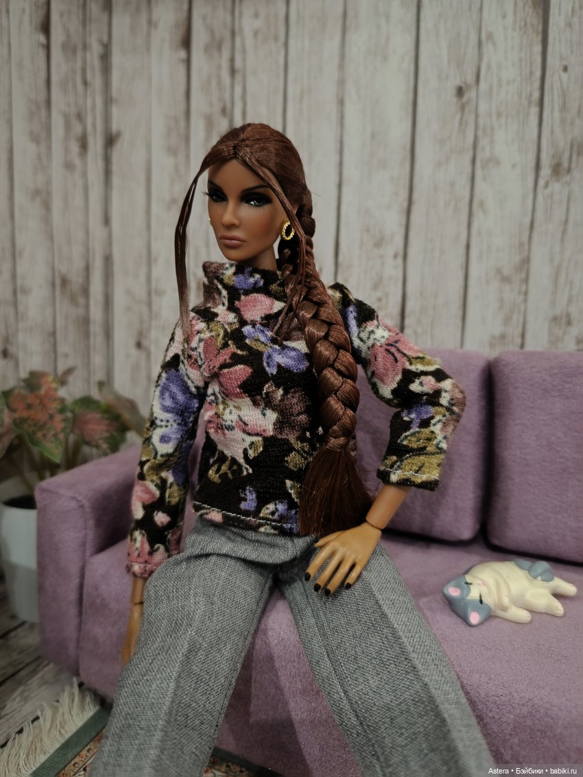 Двое на диване, не считая кота (фото 10)