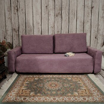 Розовый диван