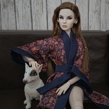 Лесли, страшный диван и чужая собака