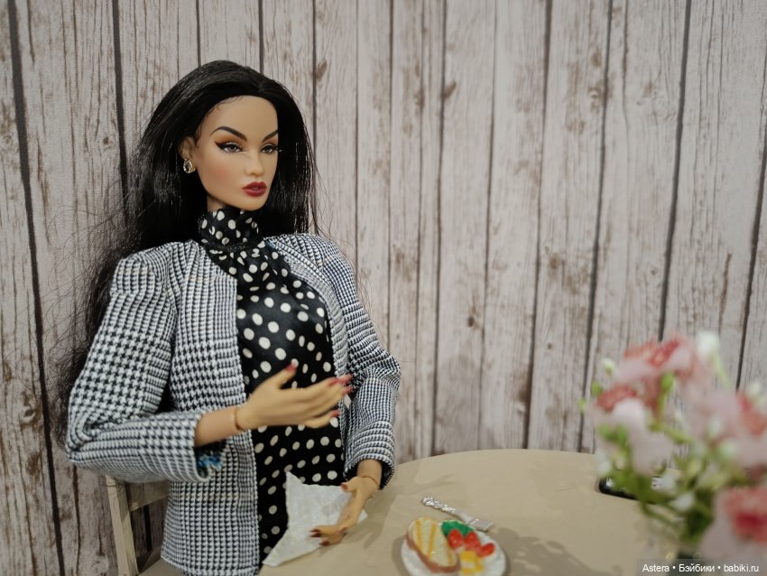 Заблудшая сестра. Глава 10. Теона