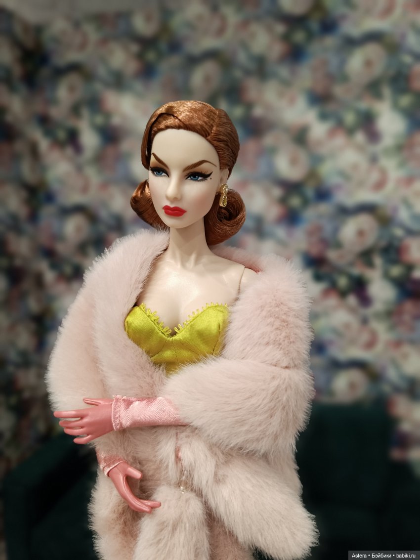 Баронесса и ее подруга. Показ мод (фото 2)