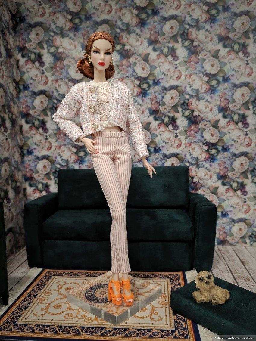 Баронесса и ее подруга. Показ мод. Продолжение