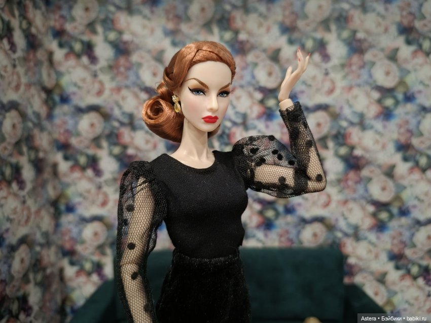 Баронесса и ее подруга. Показ мод. Продолжение