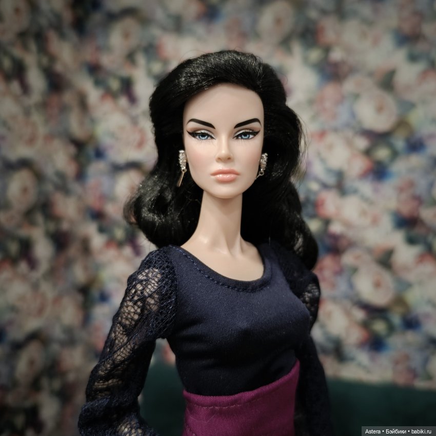 Баронесса и ее подруга. Показ мод. Продолжение