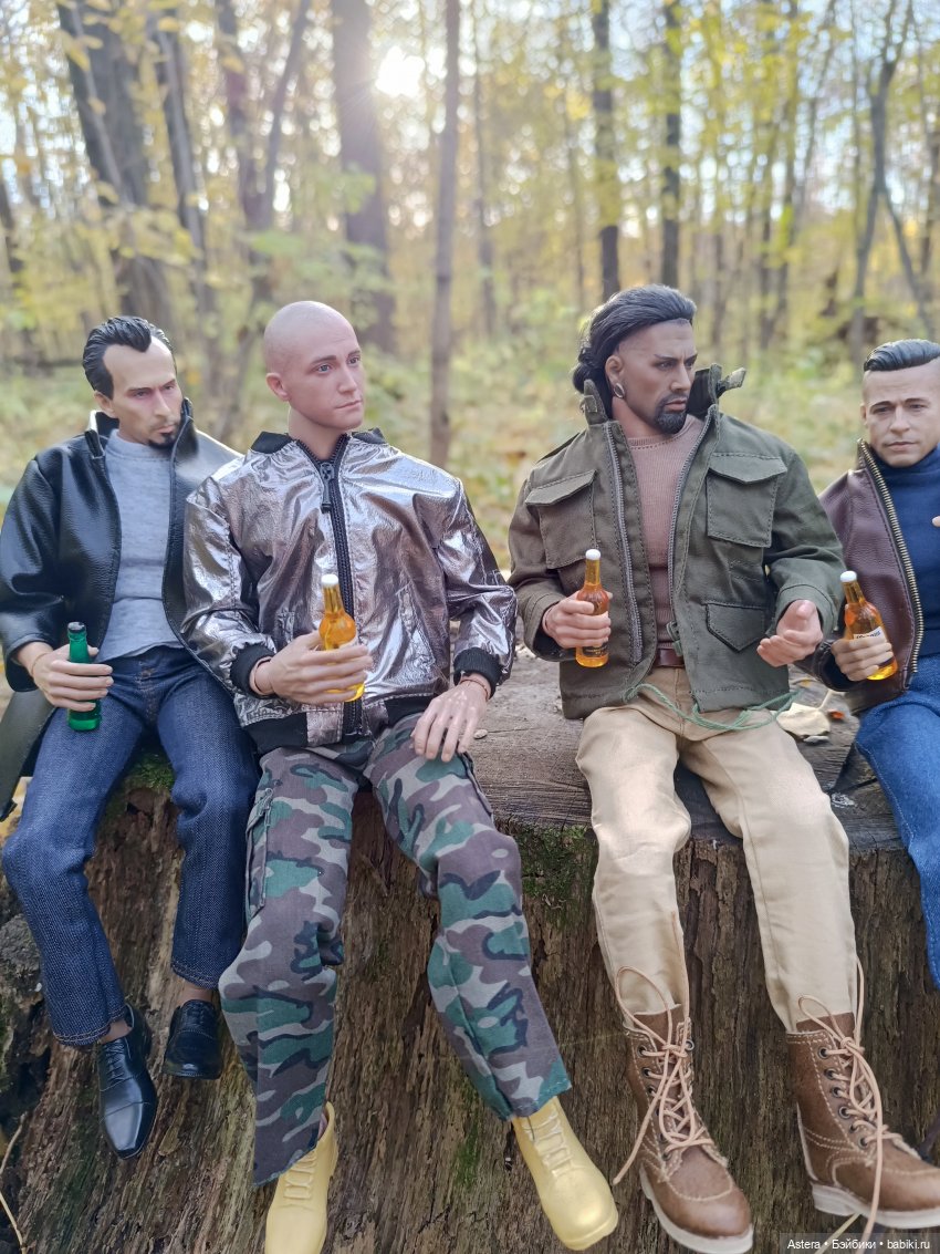 Парни гуляют в лесу — Коллекционные экшн