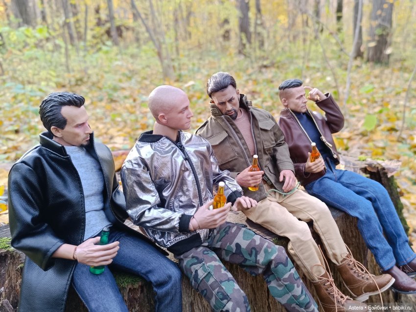 Парни гуляют в лесу — Коллекционные экшн