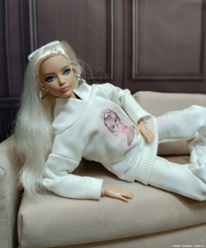 Кит, Руни и розовый диван (фото 6)