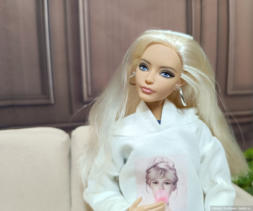 Кит, Руни и розовый диван (фото 4)