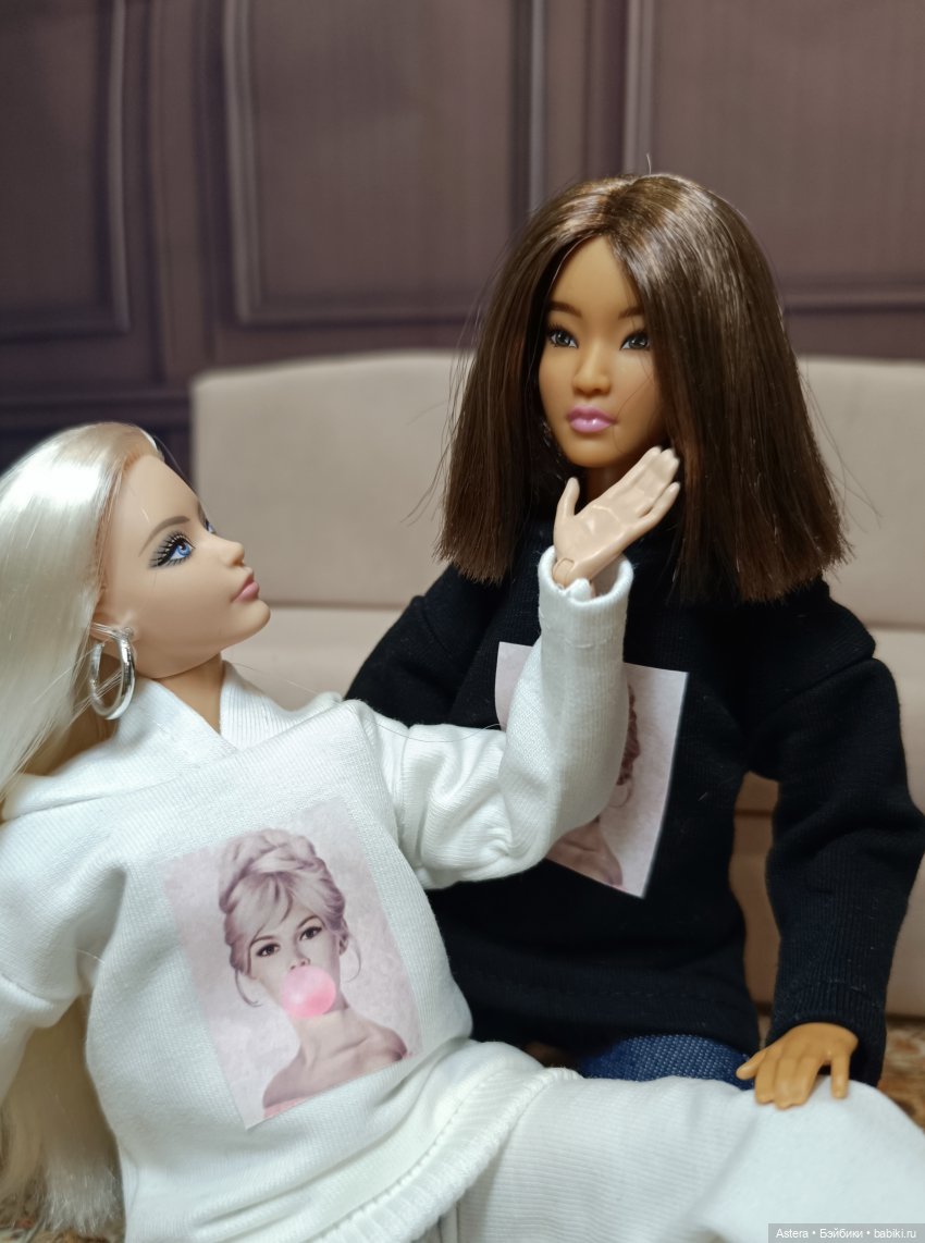 Кит, Руни и розовый диван