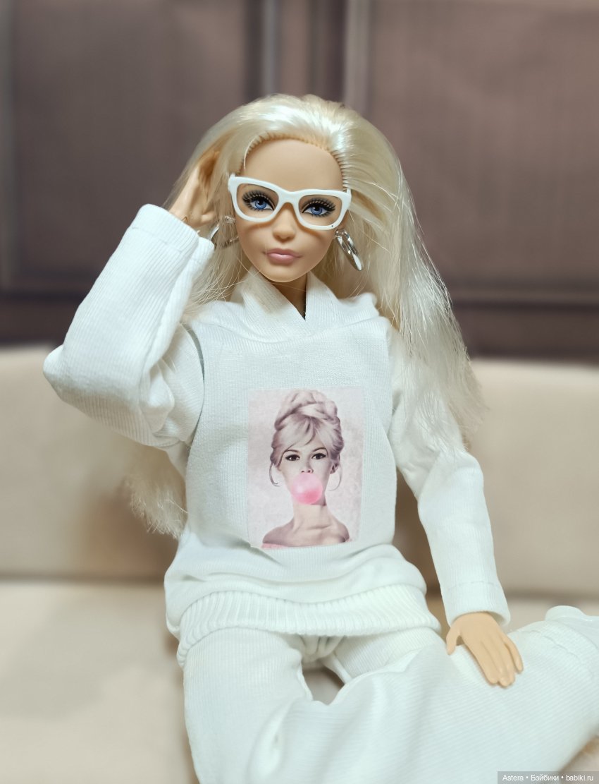 Кит, Руни и розовый диван (фото 2)